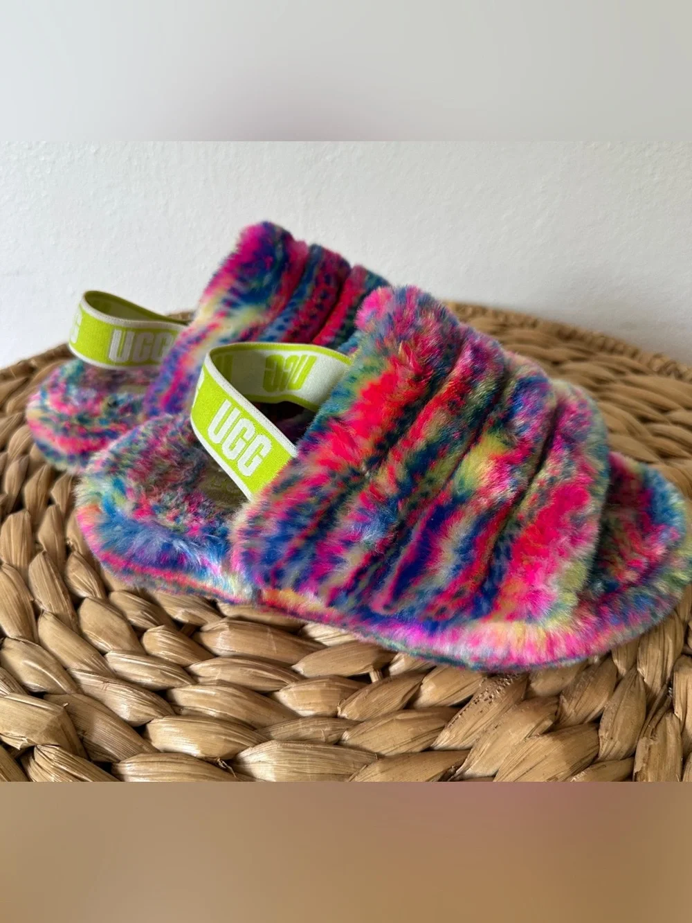 UGG Girls Fluff Yeah Pixelate Slide Sandals Slipper Rainbow Neon Pink Size 1